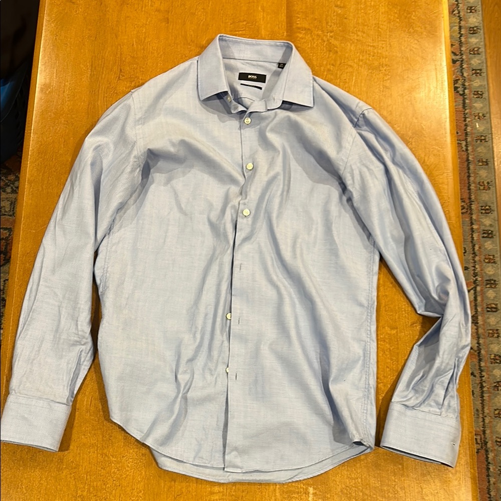 Hugo Boss slim fit dress shirt light blue patterned 39’ 15 1/2’, great condition